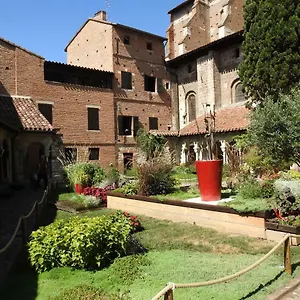 Dans Le Cloître Saint Salvy à Albi. Appartement Albi